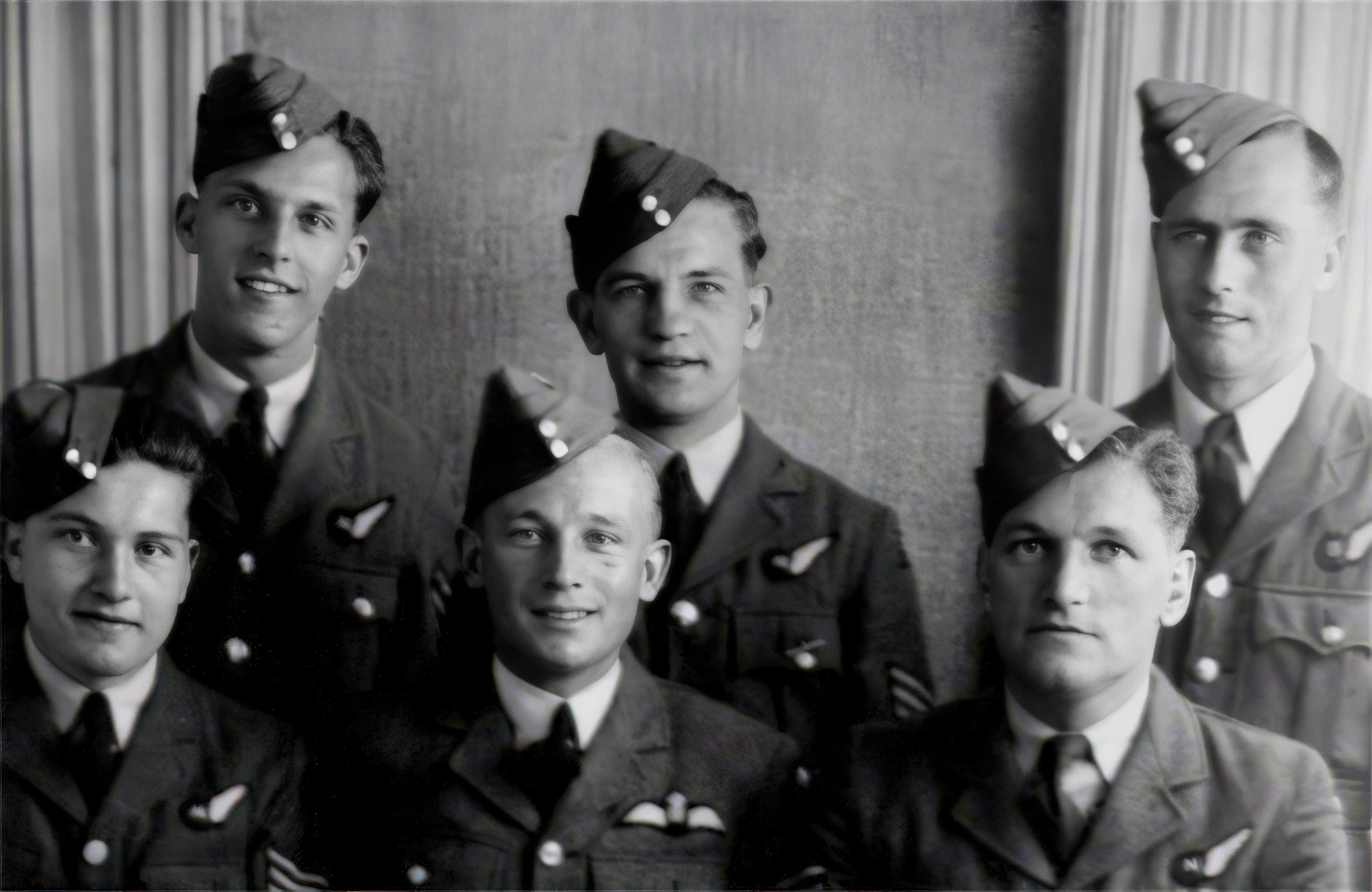 Black and white 1940s photo of the six-man crew of WW2 bomber 103 Squadron Avro Lancaster ND861